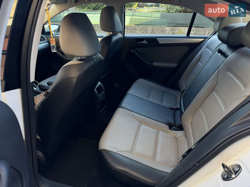 Седан Volkswagen Jetta 2013 в Києві
