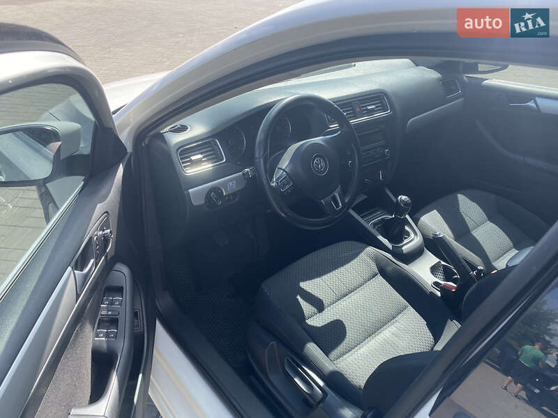 Седан Volkswagen Jetta 2012 в Днепре