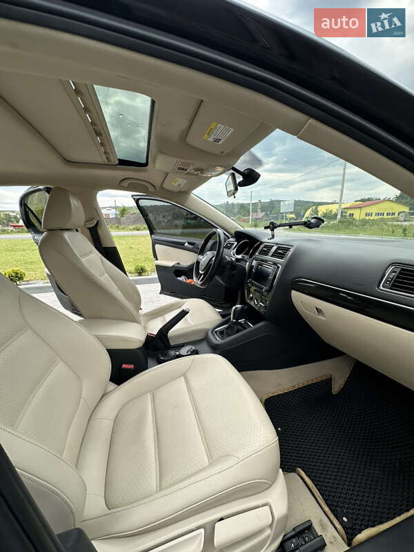 Седан Volkswagen Jetta 2016 в Золочеві