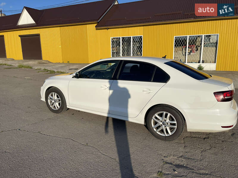 Седан Volkswagen Jetta 2016 в Рівному