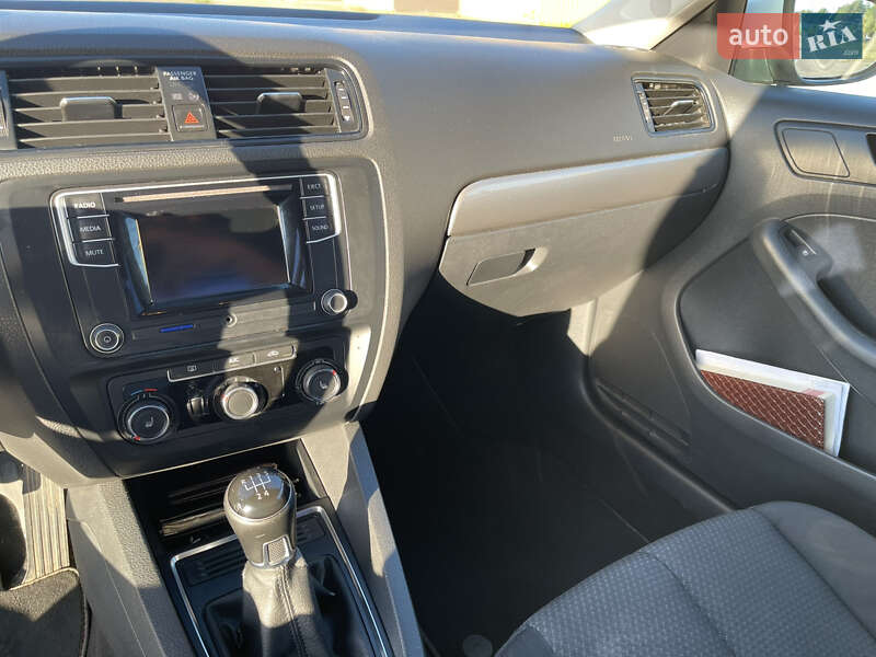 Седан Volkswagen Jetta 2016 в Рівному
