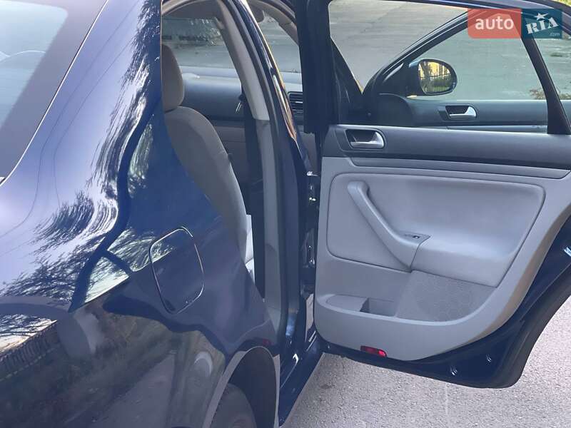 Седан Volkswagen Jetta 2008 в Ровно