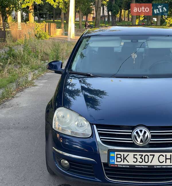 Седан Volkswagen Jetta 2008 в Ровно