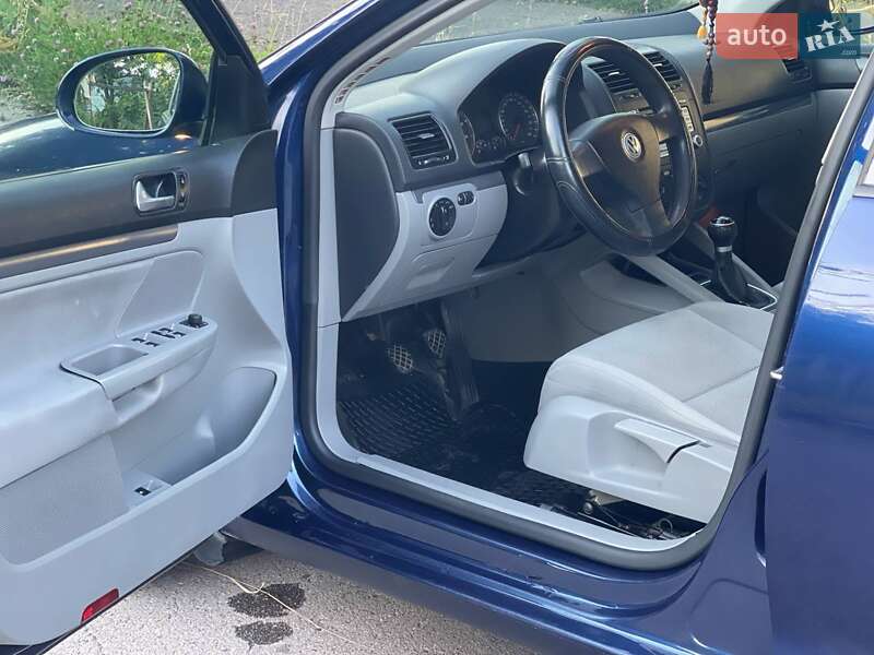 Седан Volkswagen Jetta 2008 в Ровно