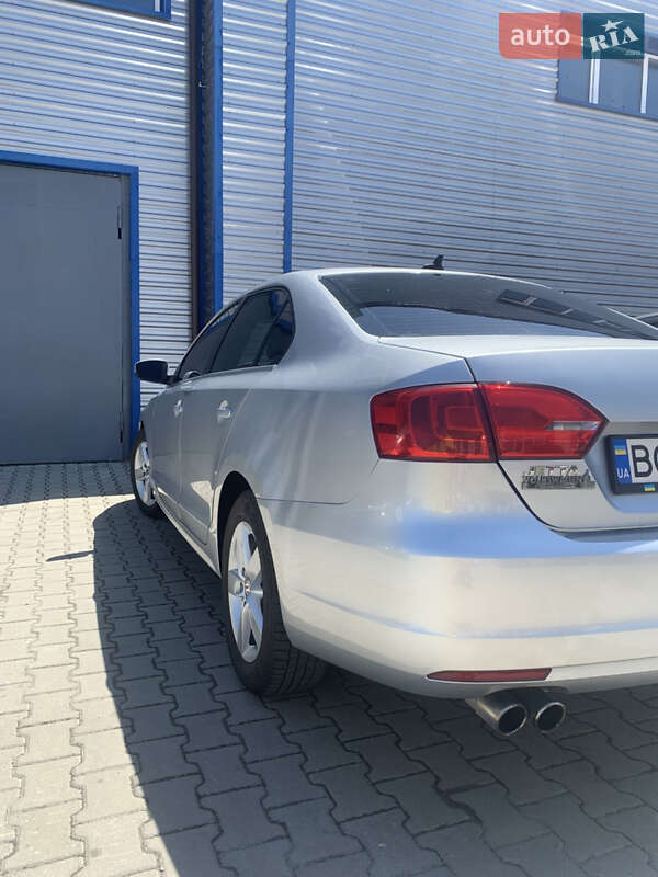 Седан Volkswagen Jetta 2013 в Яворове