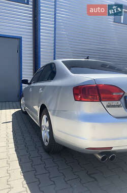 Седан Volkswagen Jetta 2013 в 