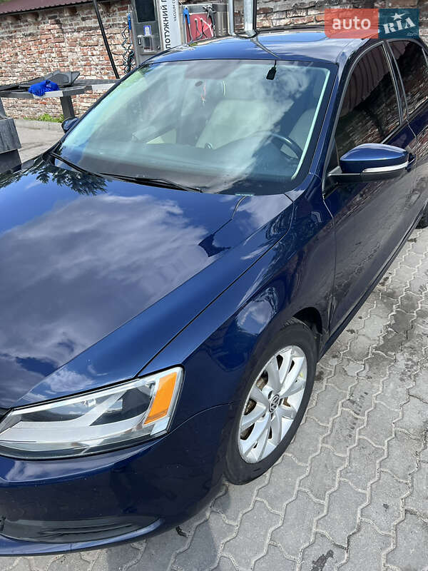 Седан Volkswagen Jetta 2013 в Львові
