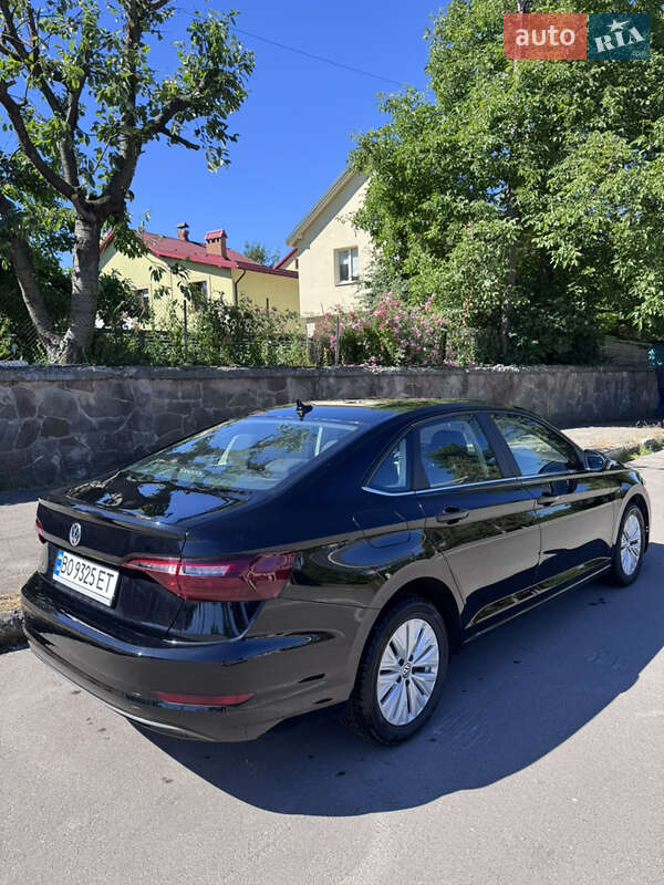 Седан Volkswagen Jetta 2020 в Львове