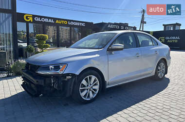Седан Volkswagen Jetta 2015 в Львові