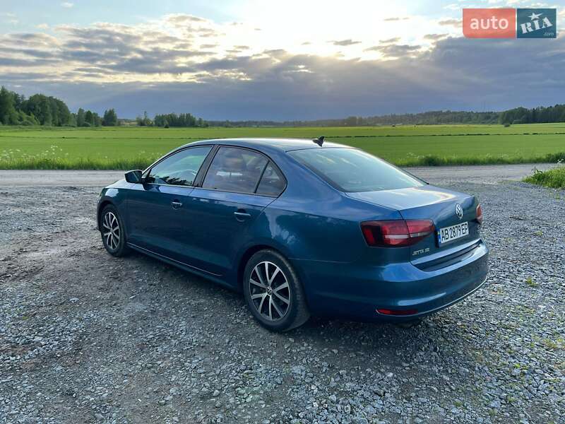 Седан Volkswagen Jetta 2016 в Львові