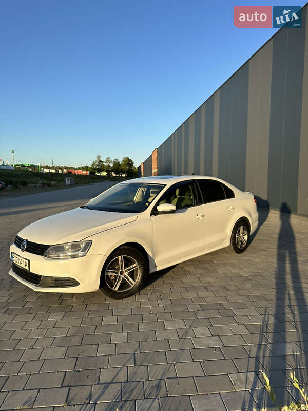 Седан Volkswagen Jetta 2014 в Хмельницком