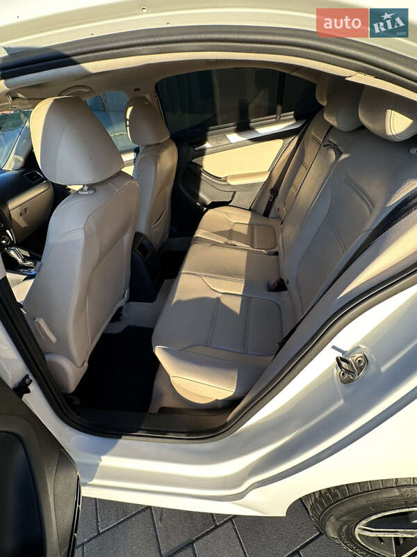 Седан Volkswagen Jetta 2014 в Хмельницком