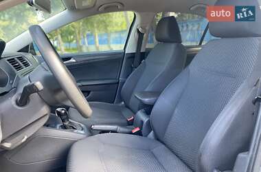 Седан Volkswagen Jetta 2014 в 