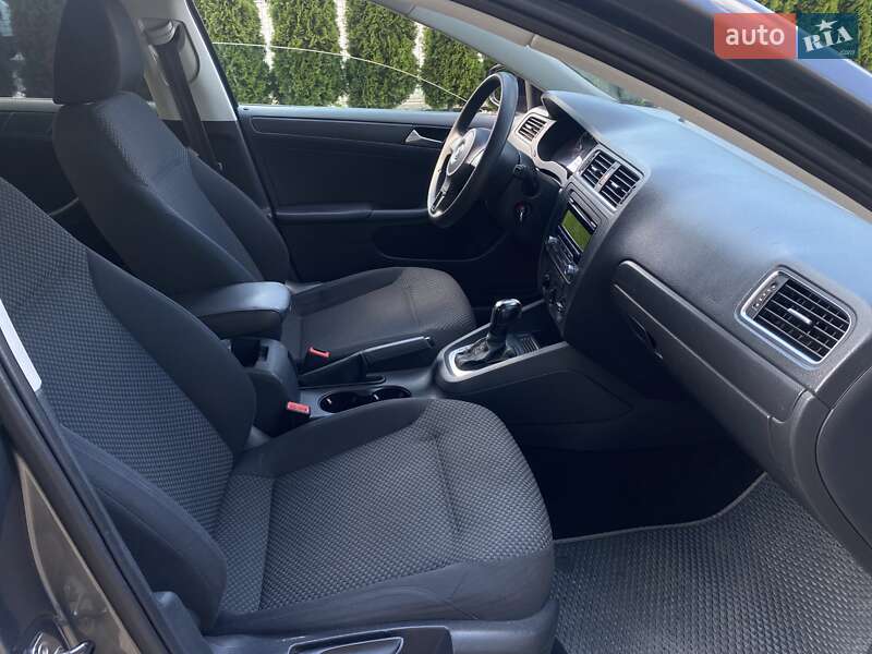 Седан Volkswagen Jetta 2014 в Києві