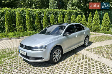 Седан Volkswagen Jetta 2011 в 