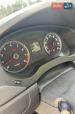 Седан Volkswagen Jetta 2011 в 