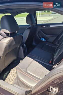 Седан Volkswagen Jetta 2013 в 