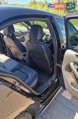 Седан Volkswagen Jetta 2013 в 