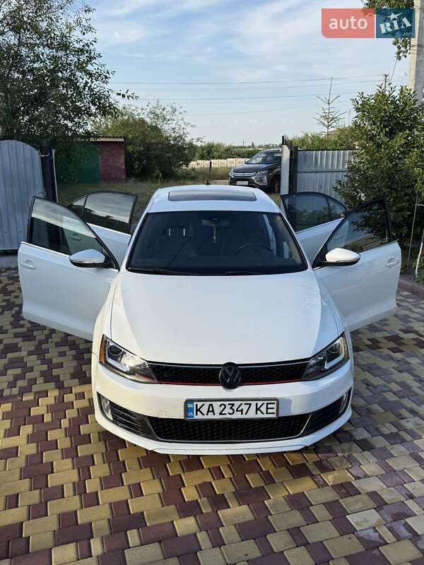 Седан Volkswagen Jetta 2015 в Києві