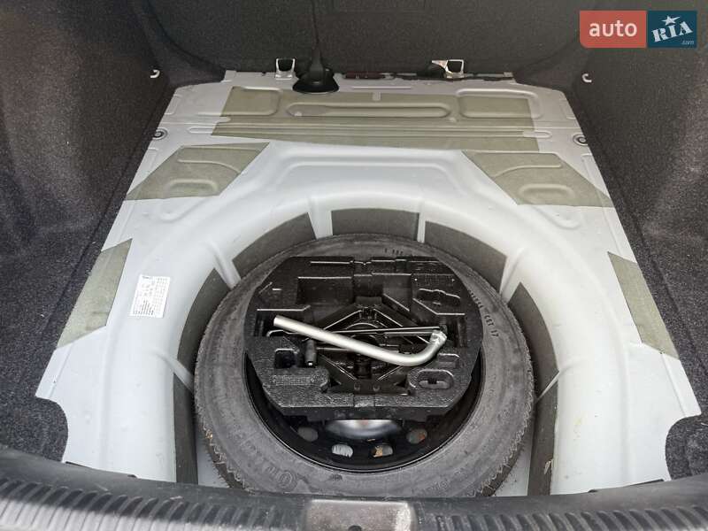 Седан Volkswagen Jetta 2015 в Києві