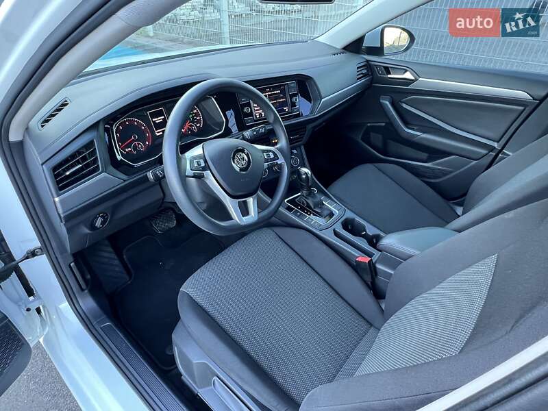 Седан Volkswagen Jetta 2019 в Львові