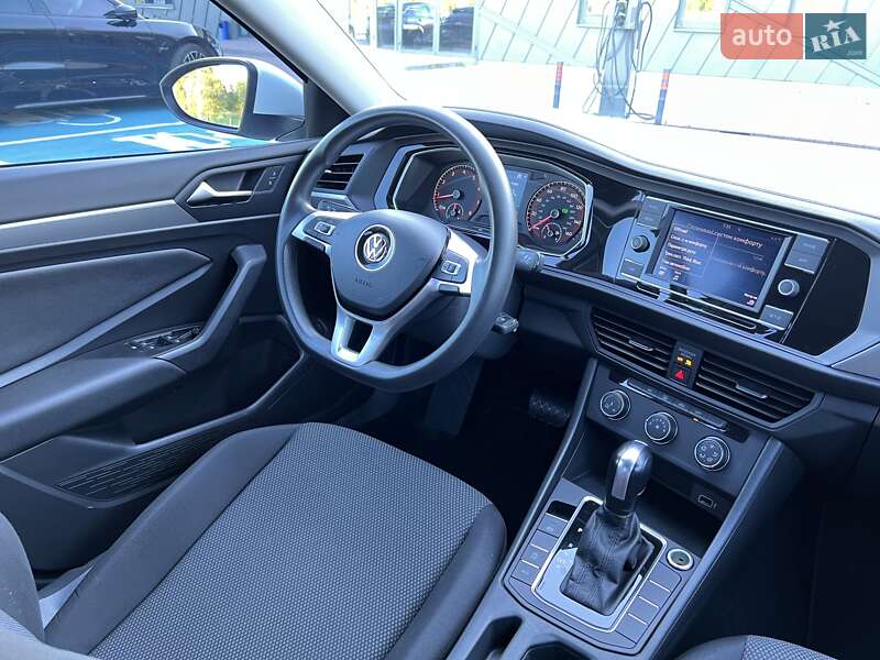 Седан Volkswagen Jetta 2019 в Львові