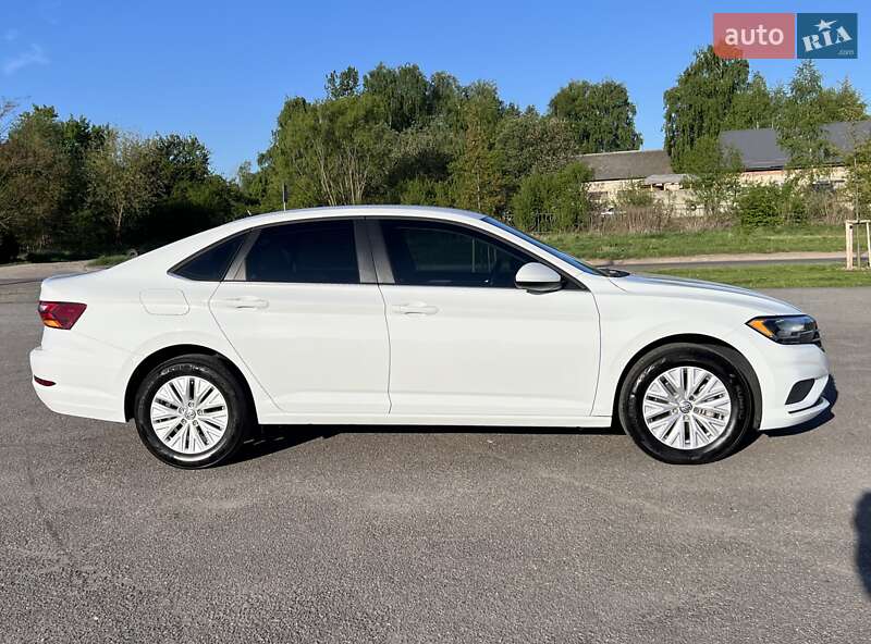 Седан Volkswagen Jetta 2019 в Львові