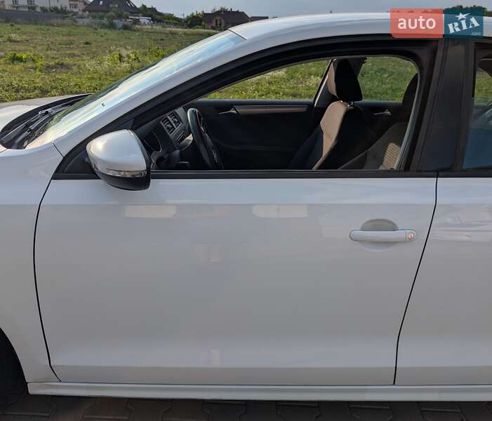 Седан Volkswagen Jetta 2016 в Черновцах