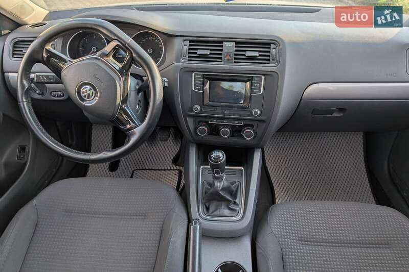 Седан Volkswagen Jetta 2016 в Черновцах