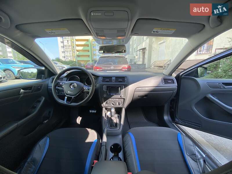 Седан Volkswagen Jetta 2016 в Києві