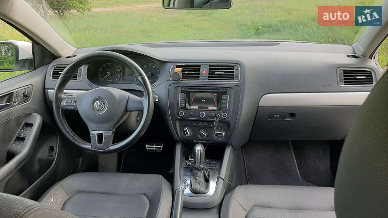 Седан Volkswagen Jetta 2010 в Вышгороде