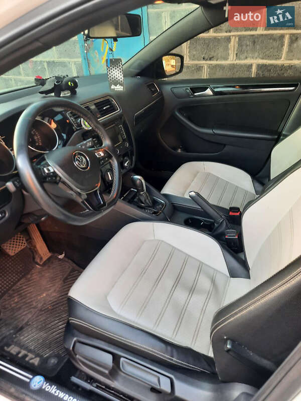 Седан Volkswagen Jetta 2015 в Кривом Роге