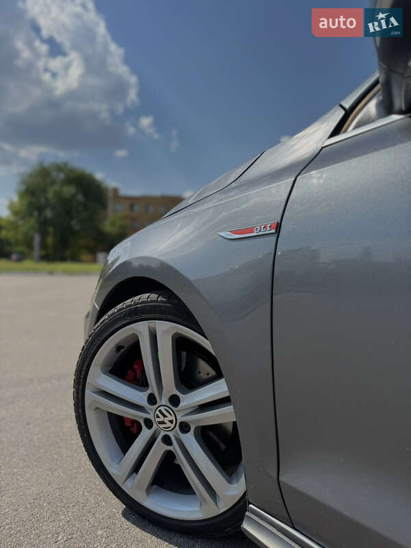 Седан Volkswagen Jetta 2017 в Днепре