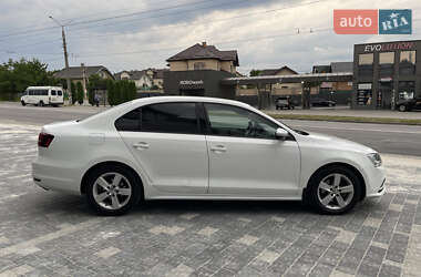 Седан Volkswagen Jetta 2016 в 