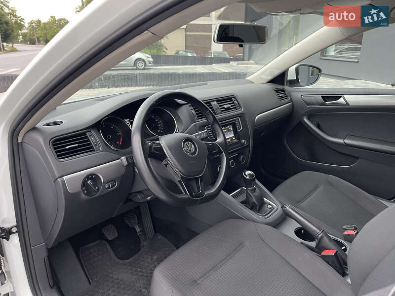 Седан Volkswagen Jetta 2016 в Ивано-Франковске