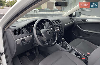 Седан Volkswagen Jetta 2016 в 