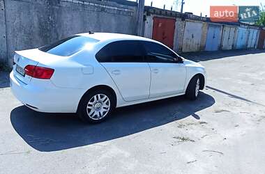 Седан Volkswagen Jetta 2013 в 