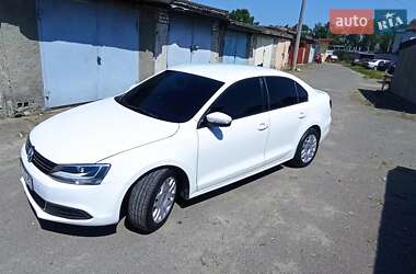 Седан Volkswagen Jetta 2013 в 