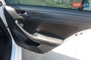 Седан Volkswagen Jetta 2013 в 