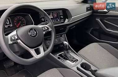 Седан Volkswagen Jetta 2019 в 