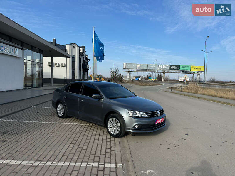 Седан Volkswagen Jetta 2016 в Ужгороде