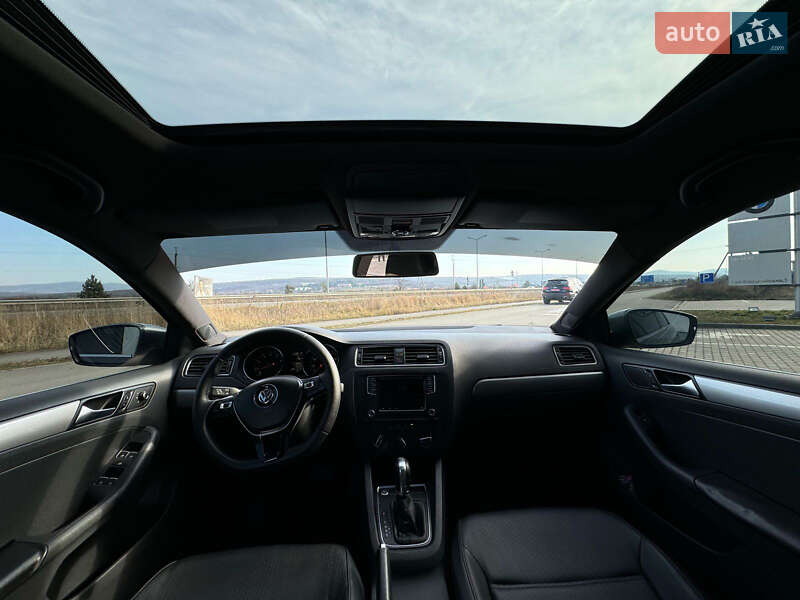 Седан Volkswagen Jetta 2016 в Ужгороде