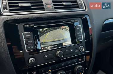 Седан Volkswagen Jetta 2015 в 