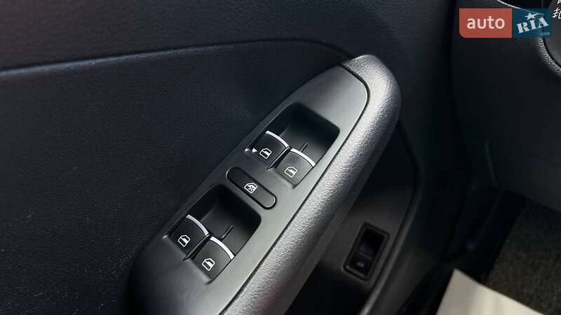 Седан Volkswagen Jetta 2015 в Львове