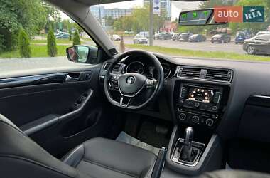 Седан Volkswagen Jetta 2015 в 