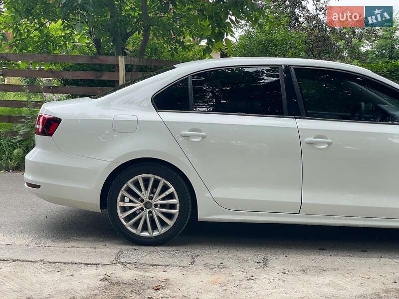 Седан Volkswagen Jetta 2016 в Киеве