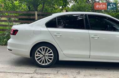 Седан Volkswagen Jetta 2016 в 