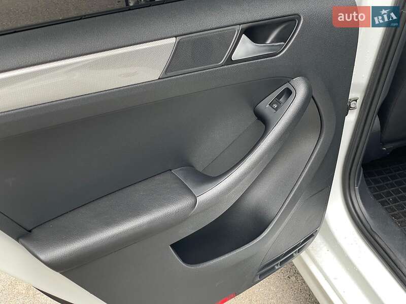 Седан Volkswagen Jetta 2016 в Киеве