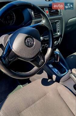 Седан Volkswagen Jetta 2012 в 