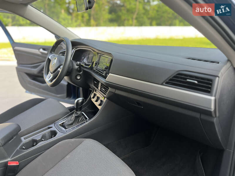 Седан Volkswagen Jetta 2019 в Луцке